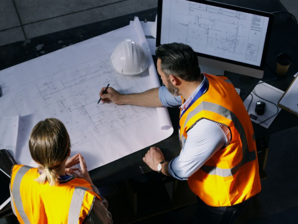 2 ingénieurs au travail